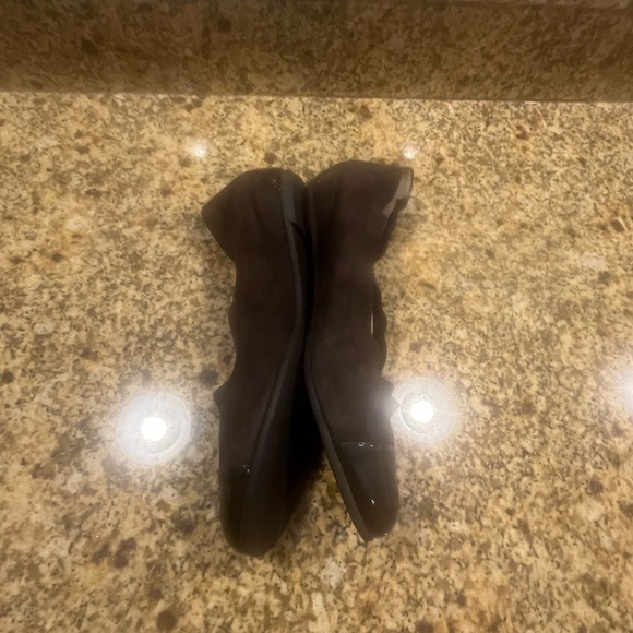 Bruno Magli Chocolate Brown Suede Patent Leather Cap Toe Ballet Flats 40 9 EUC - Picture 6 of 14